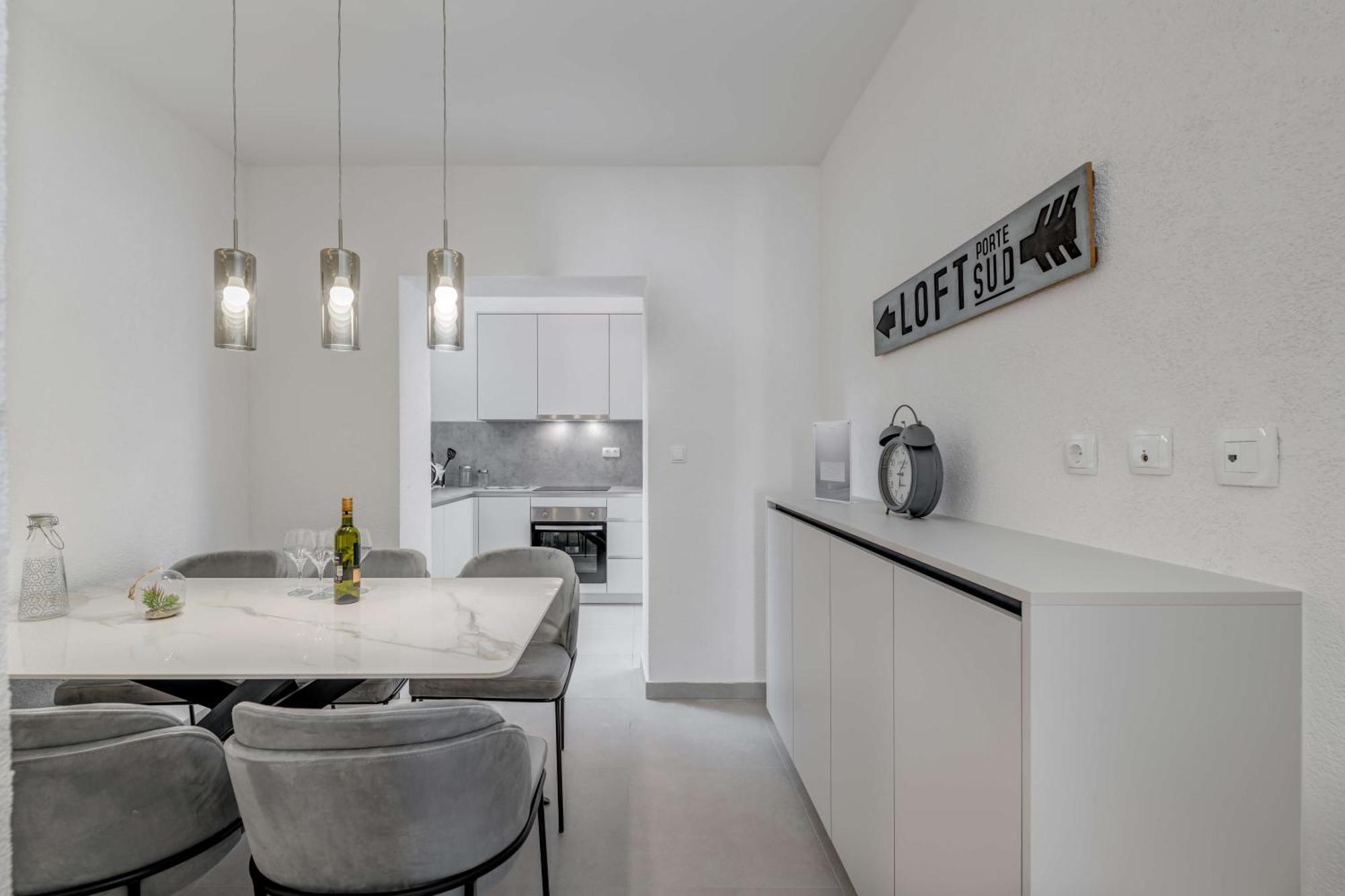 Six On Pool Apartament Makarska