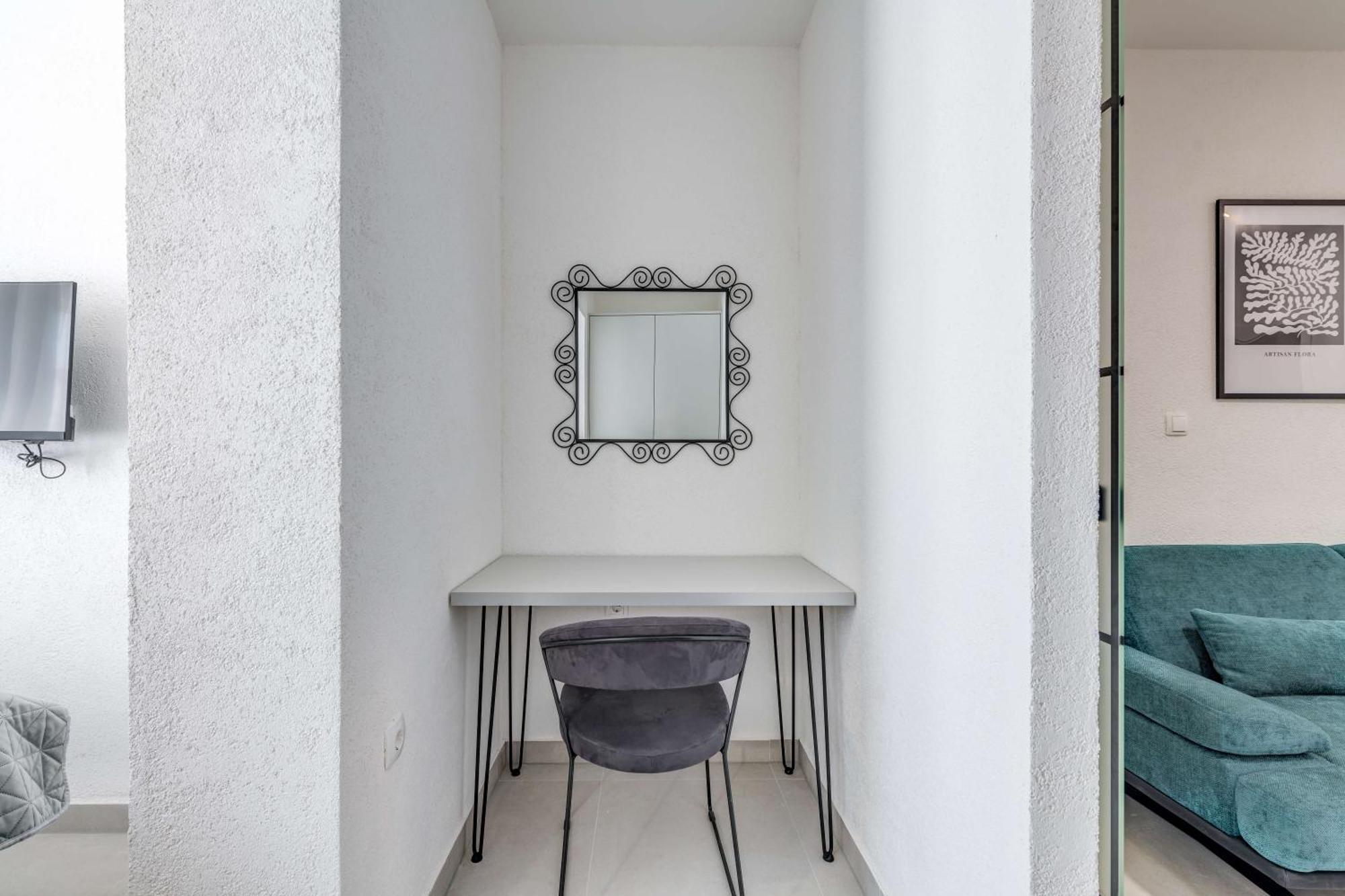 Apartment Six On Pool Makarska